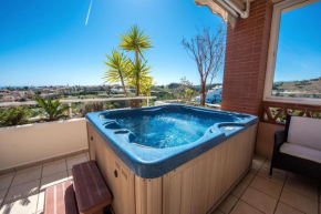 Malibu Jacuzzi penthouse by Costarentals - Ref 242